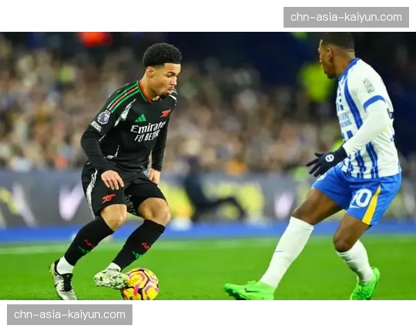 特写瞬间：阿森纳后卫萨利巴成功一对一压迫，破坏哈兰德单刀机会