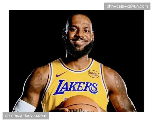 41岁詹姆斯季后赛创最年长双十纪录，19分13助攻率队取胜